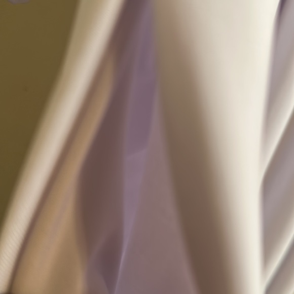 White over garment - Picture 6 of 9